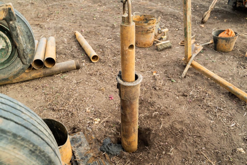 Cable percussion borehole drilling equipment installed in ground